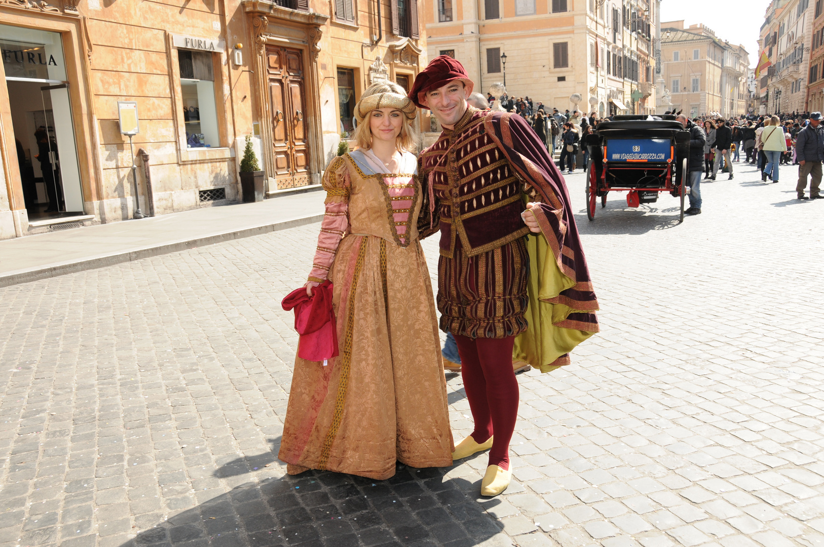 coppia al carnevale romano