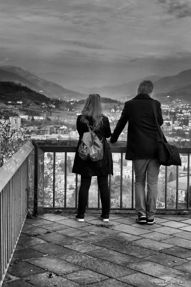 Coppia con vista su Bergamo