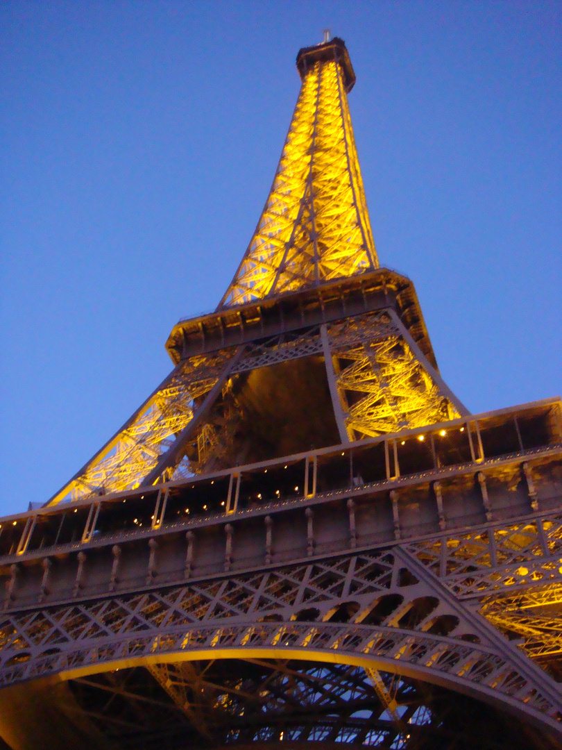 "Copyrignt Tour Eiffel- Iluminations Pierre Bideau"