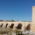 Cordoba – Römische Brücke mit Torre de la Calahorra und der Mezquita im Hintergrund