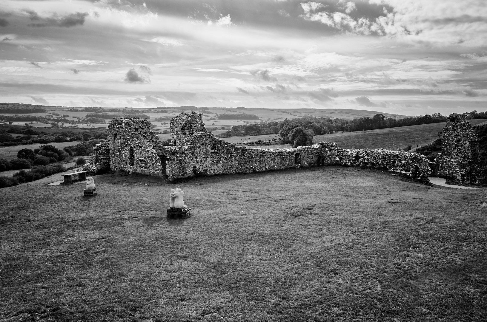 ... corfe castle bw ...