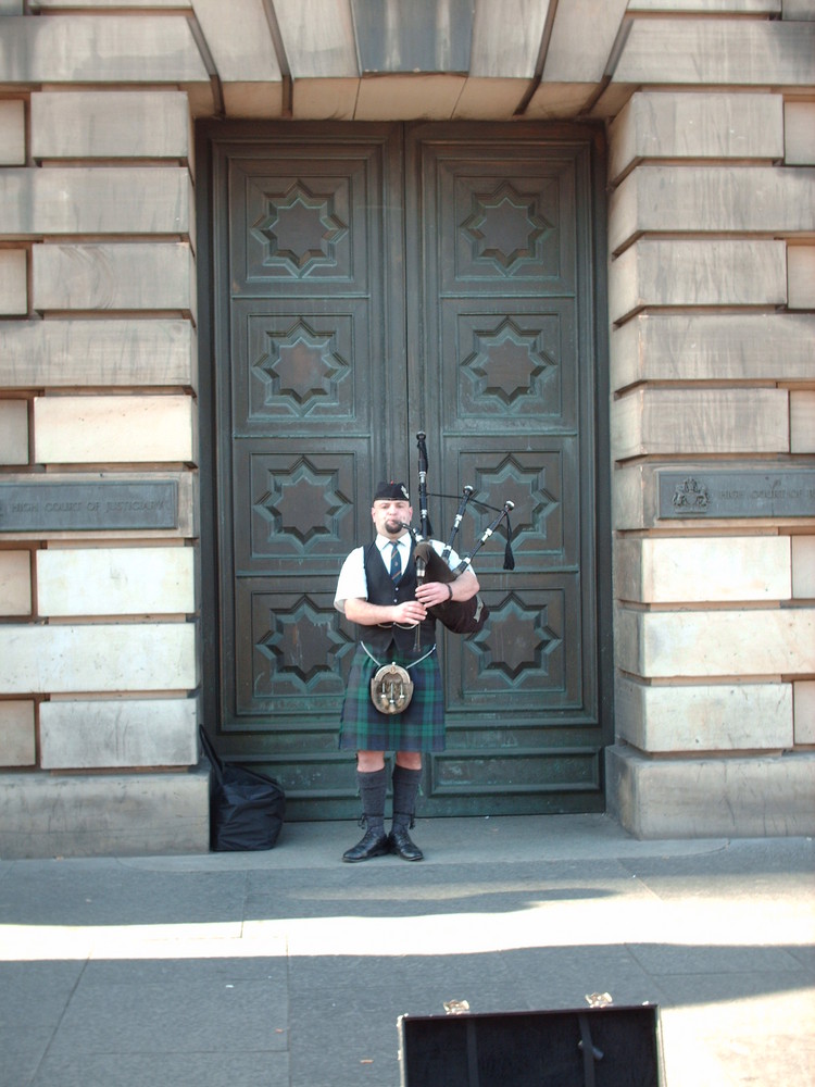 Cornemuse au Parlement Ecossais