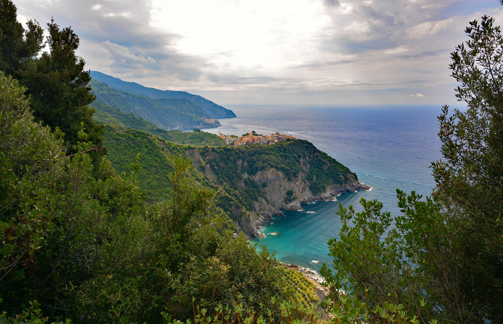 Corniglia und Manarola in der Ferne - Cinque Terre