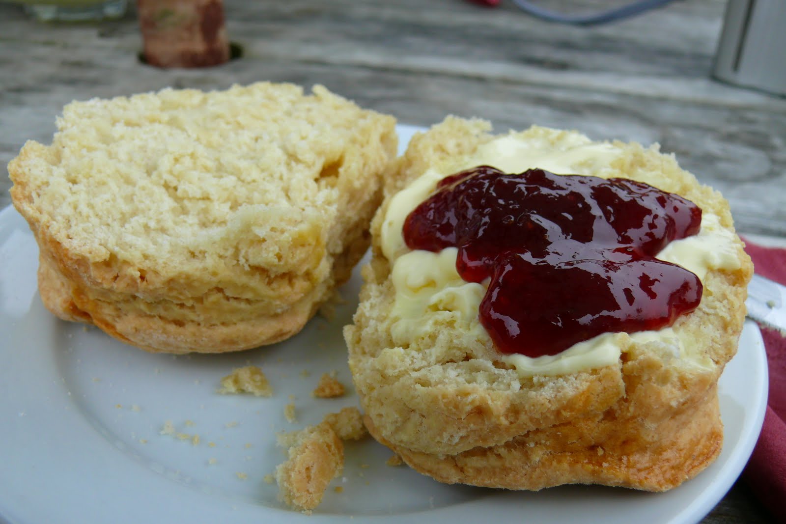Cornish scones with clotted cream and marmelade