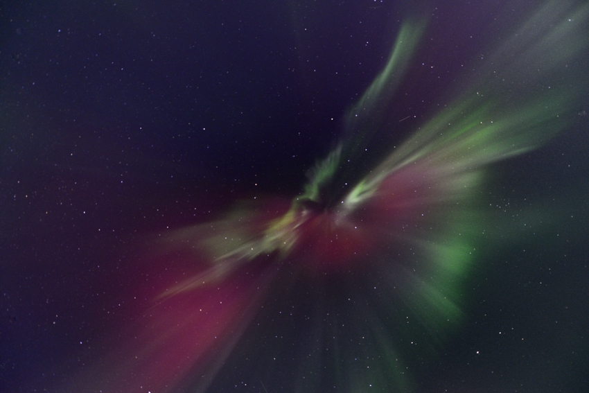 Corona Aurora Borealis über finnisch Lappland