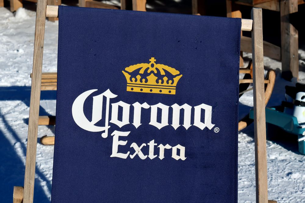 Corona Extra an der Skihütte