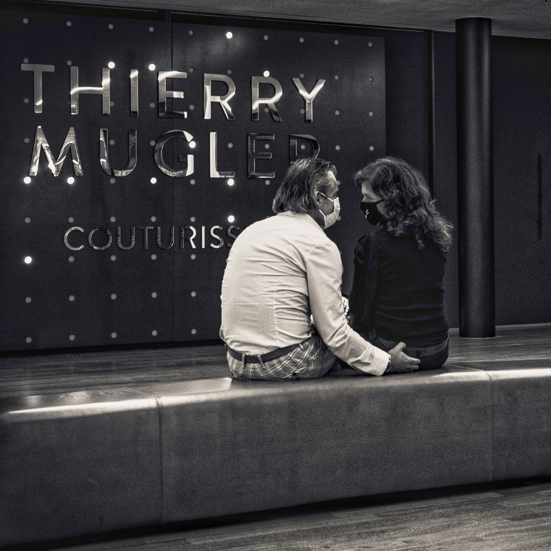 Corona-love Foto & Bild | erwachsene, streetfotografie mit menschen, fotokunst Bilder auf ...
