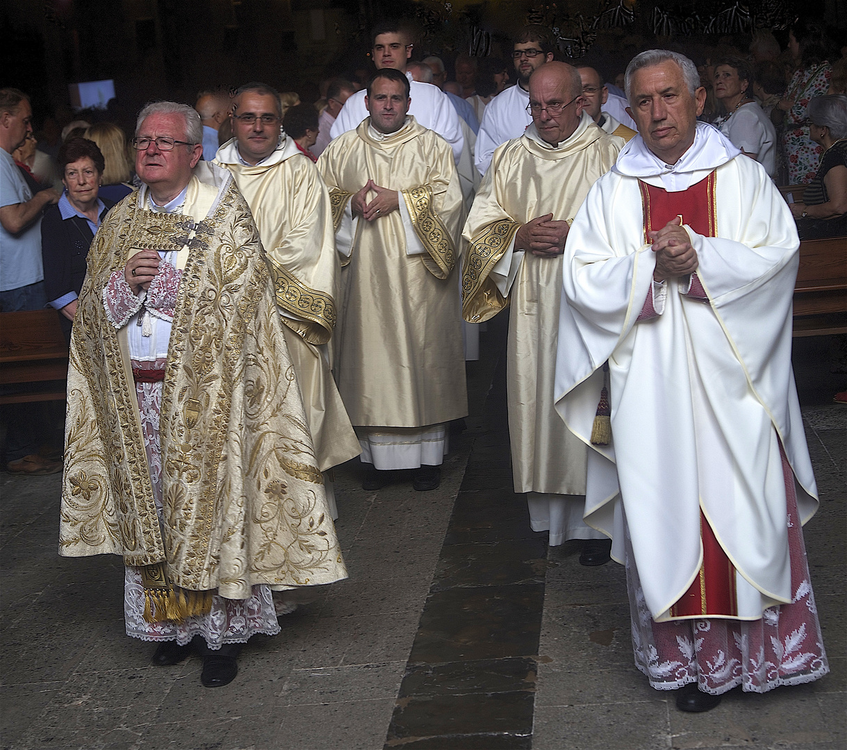 Corpus ( el obispo Salinas presidiendo el Corpus).