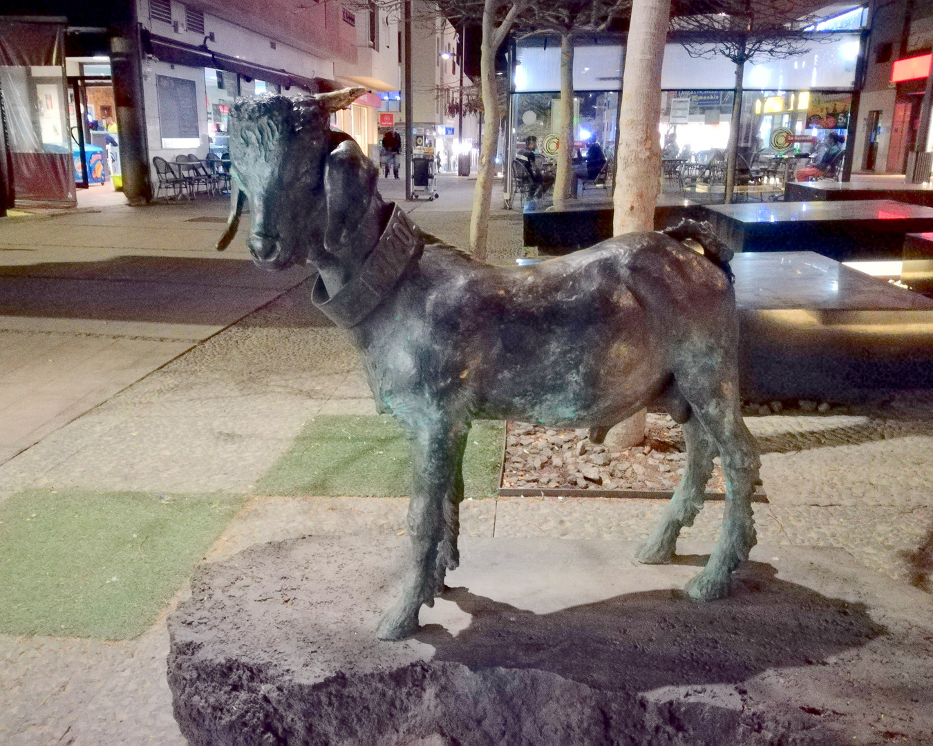 Corralejo by night ..... le long du port ! ou en ville ....