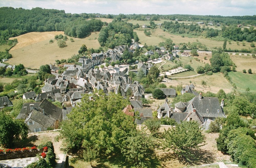 Corrèze: Das Dorf Turenne auf der Causse de Martel