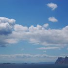 Corrientes de nubes atraviesan el estrecho.