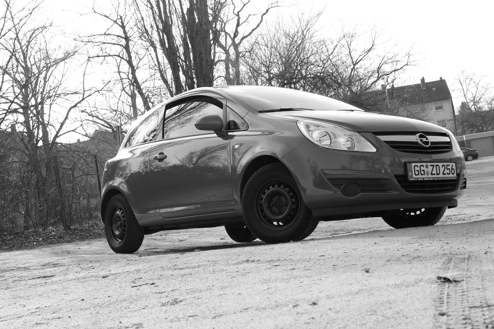 Corsa Black & White