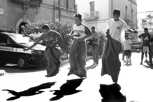 corsa dei sacchi - Foggia Foto % Immagini| reportage Foto su fotocommunity