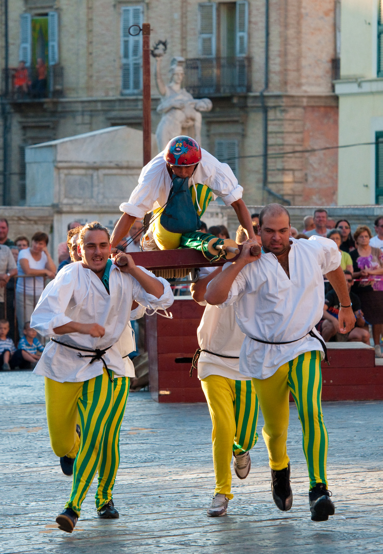 CORSA VERSO LA VITTORIA 02