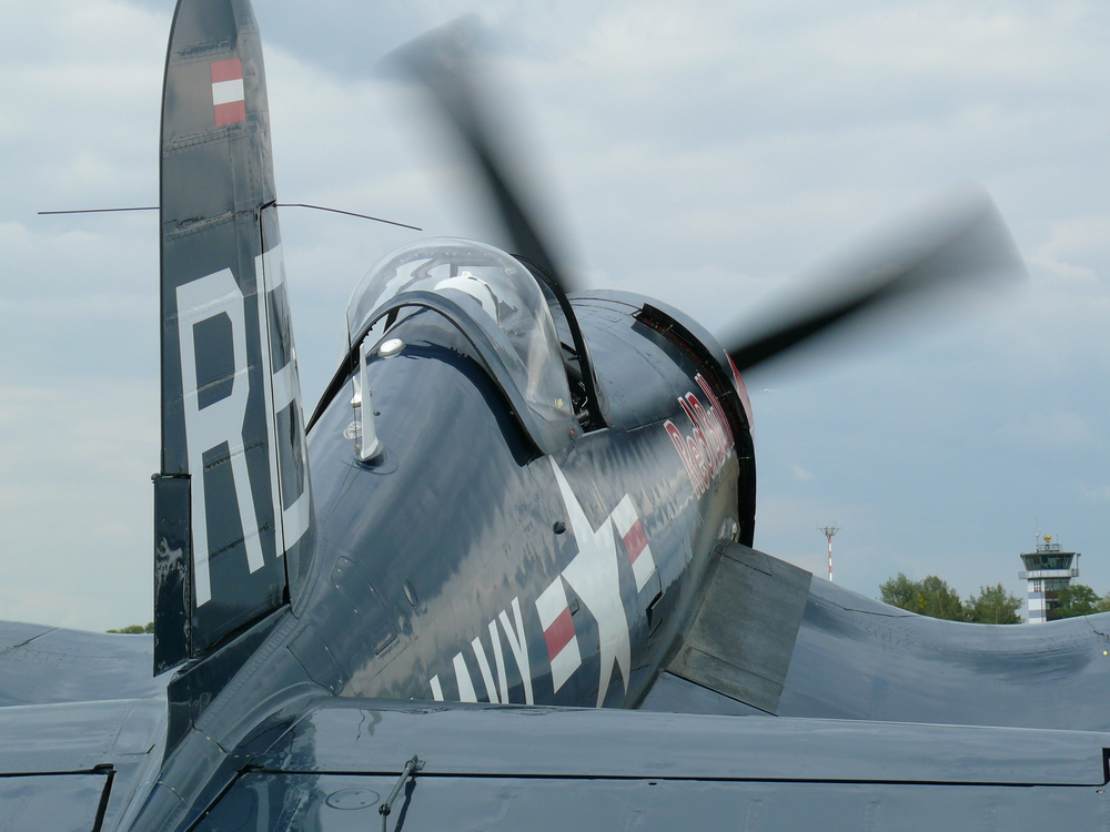 Corsair F4U