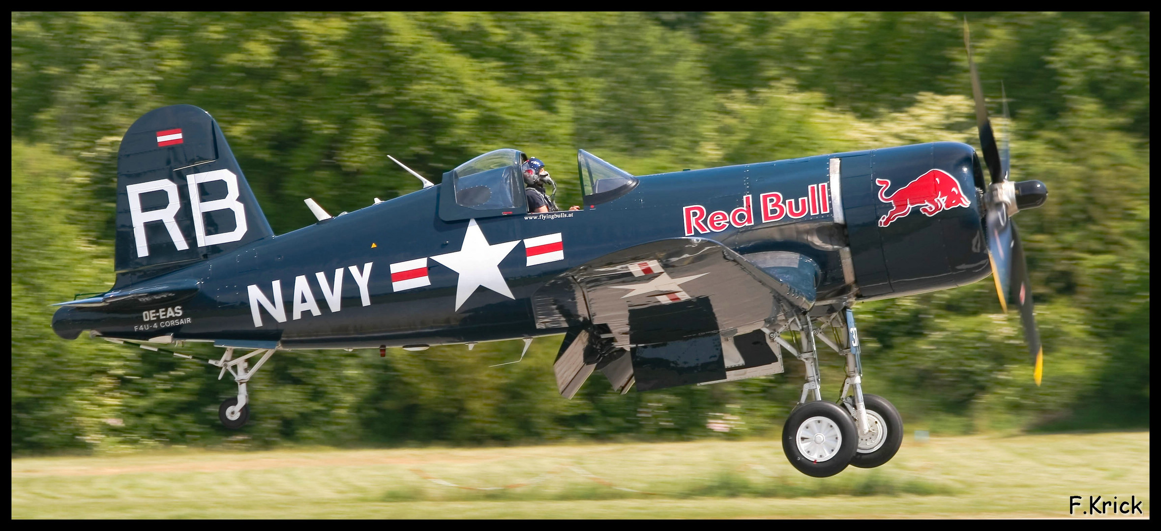 Corsair F4U von Red Bull