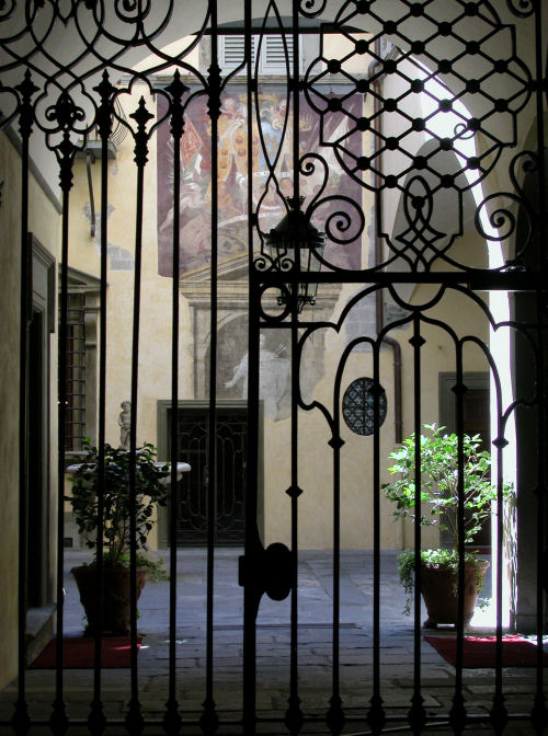 Cortile fiorentino