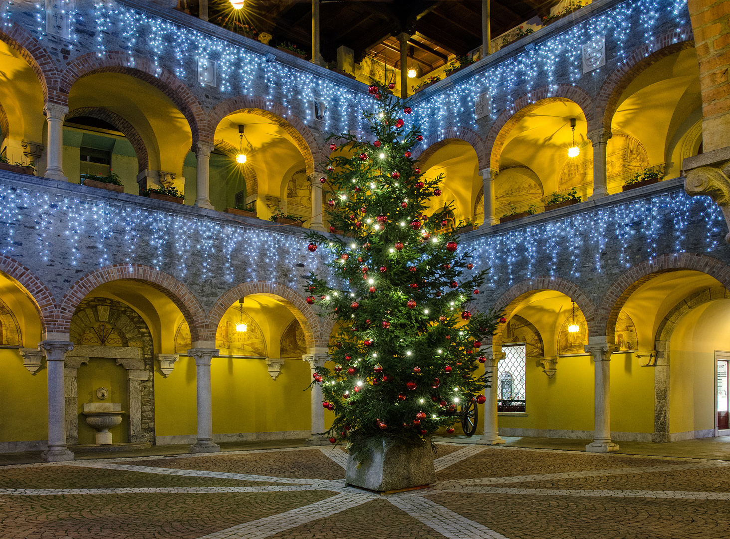 Cortile Municipio Bellinzona ( Rathaus )