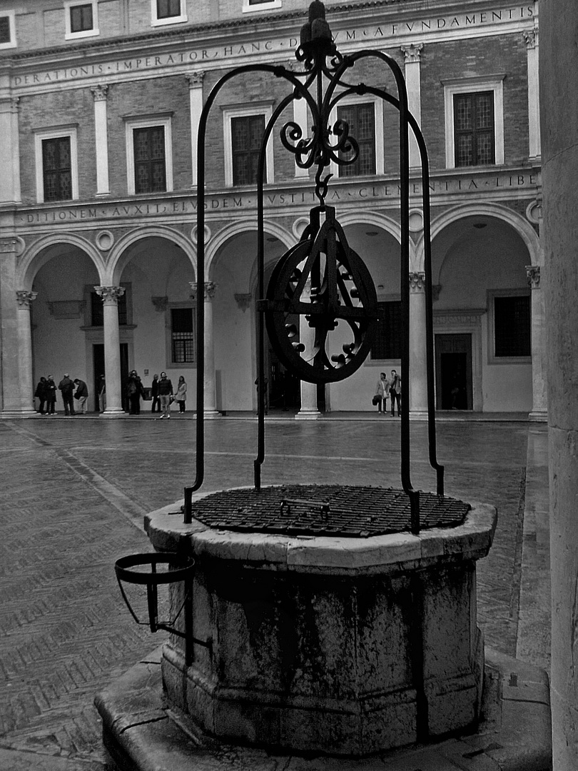 Cortile palazzo ducale (Urbino)