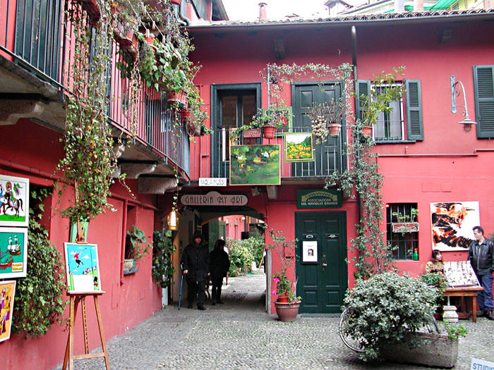 cortile sui navigli di Milano