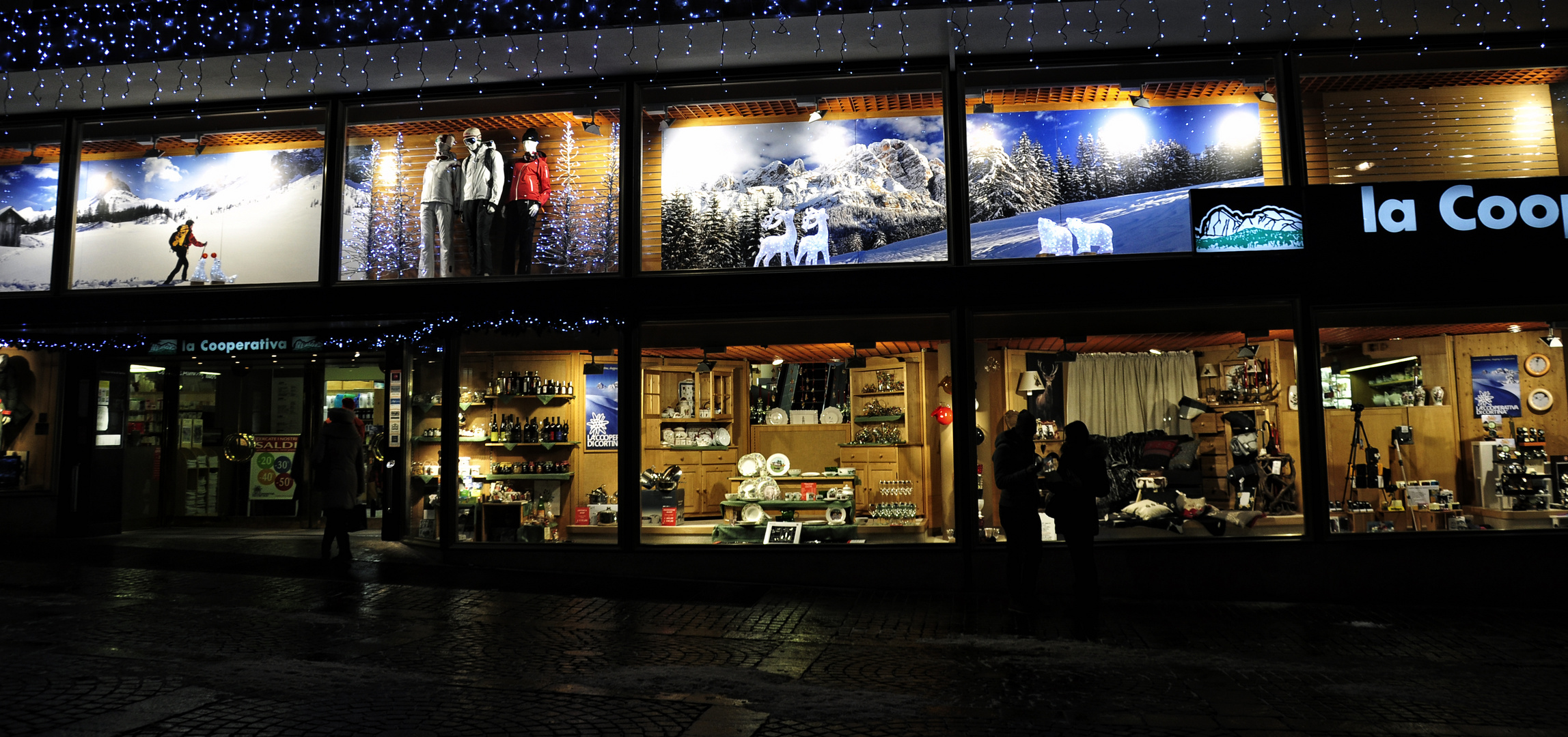 Cortina bei Nacht