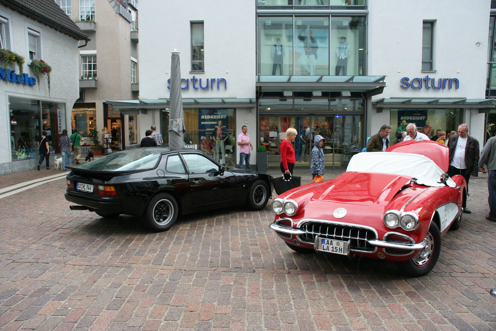 Corvette aus den 50er und Porsche 944