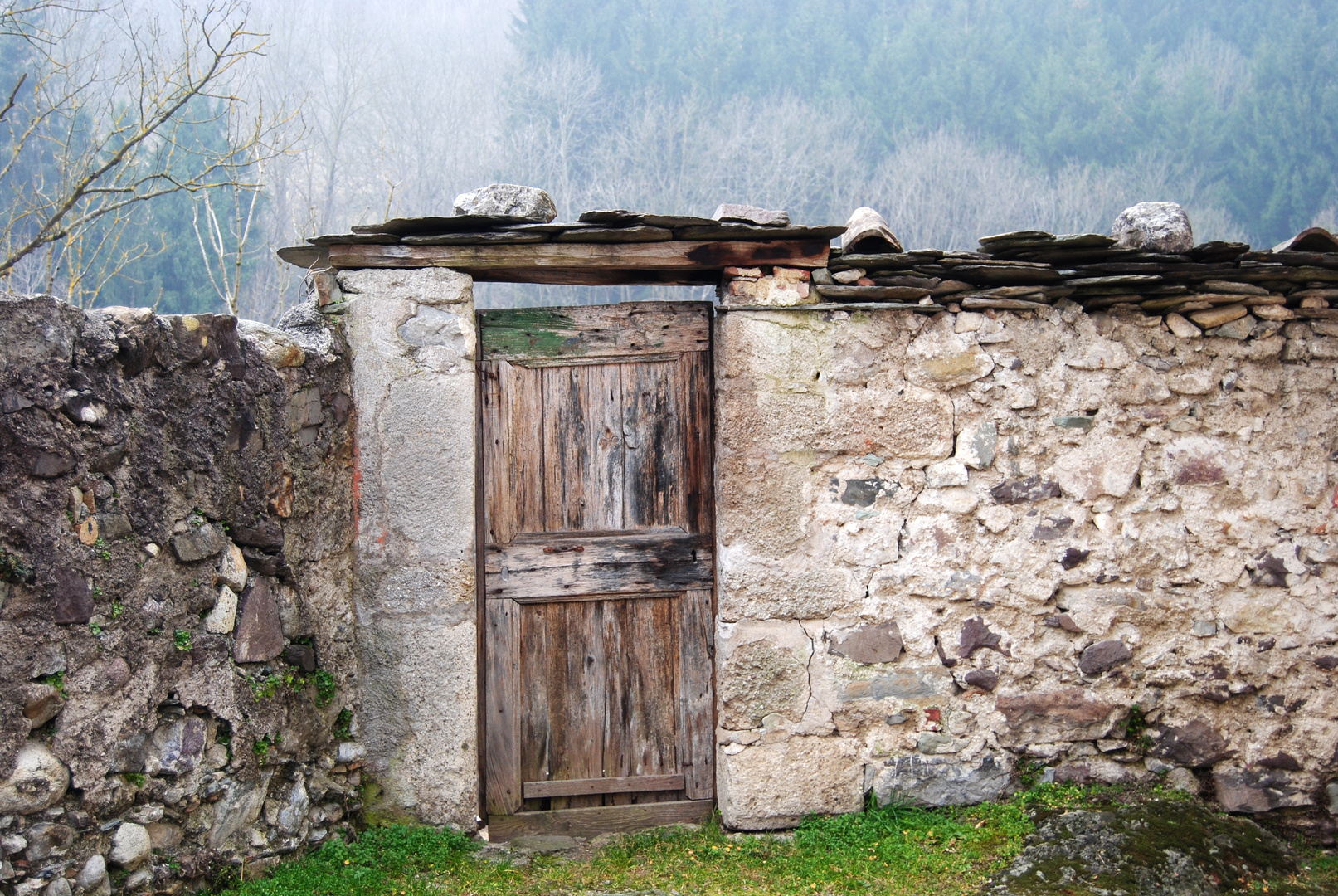 cosa c'è oltre la porta