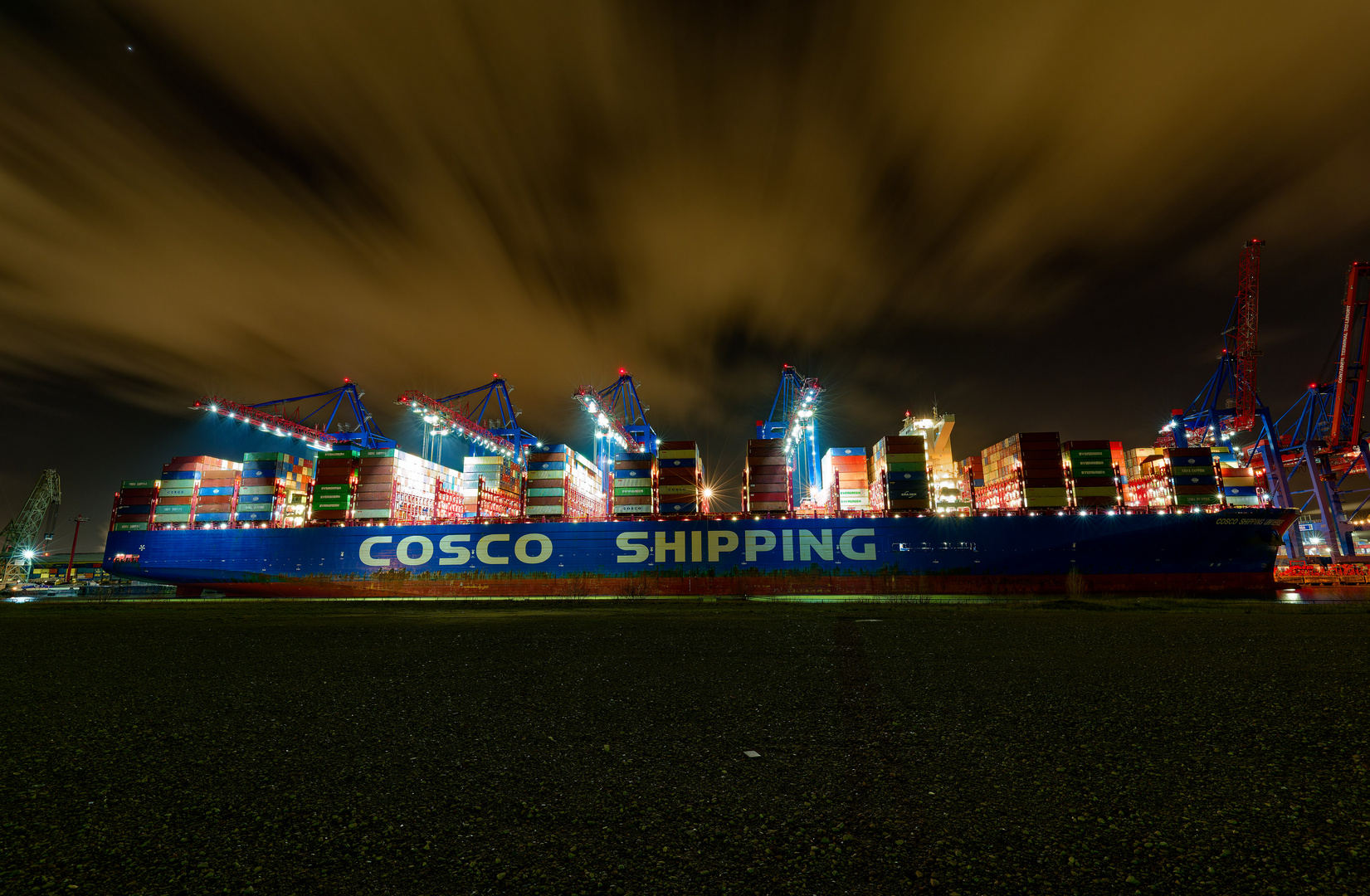 Cosco Shipping am Tollerort