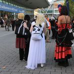 cosplayer vorm ard forum