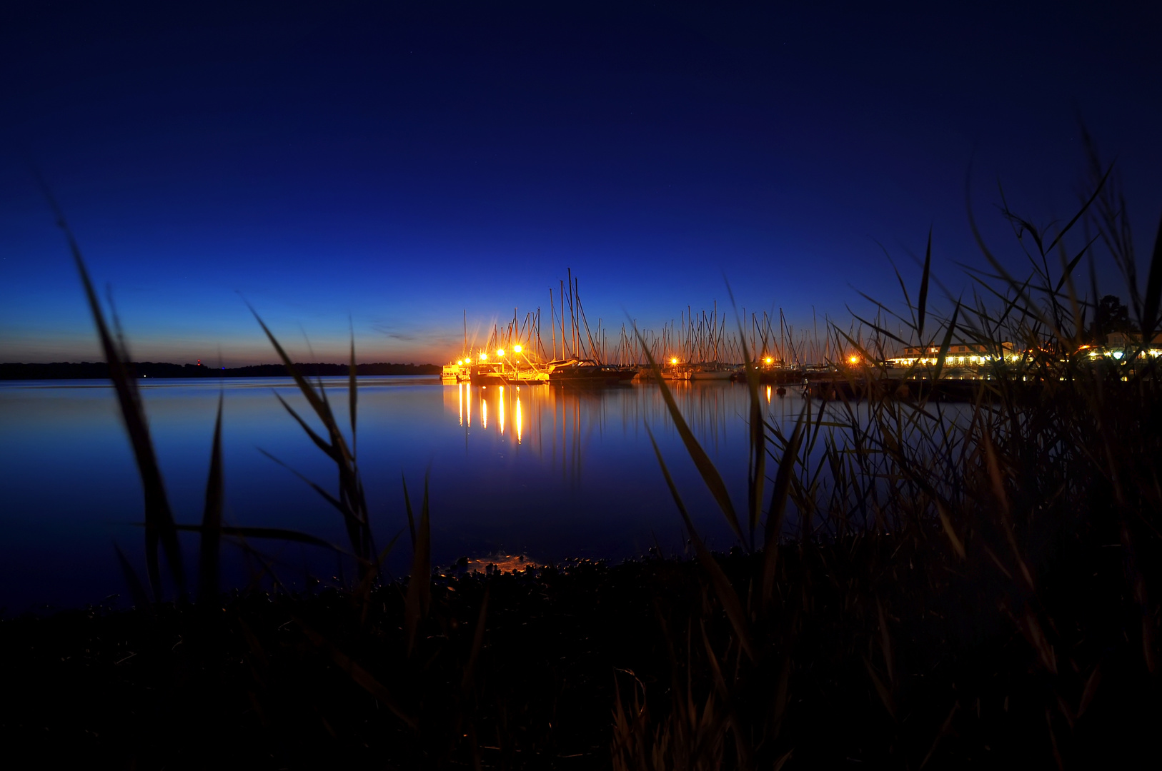 Cospudener Hafen bei Nacht