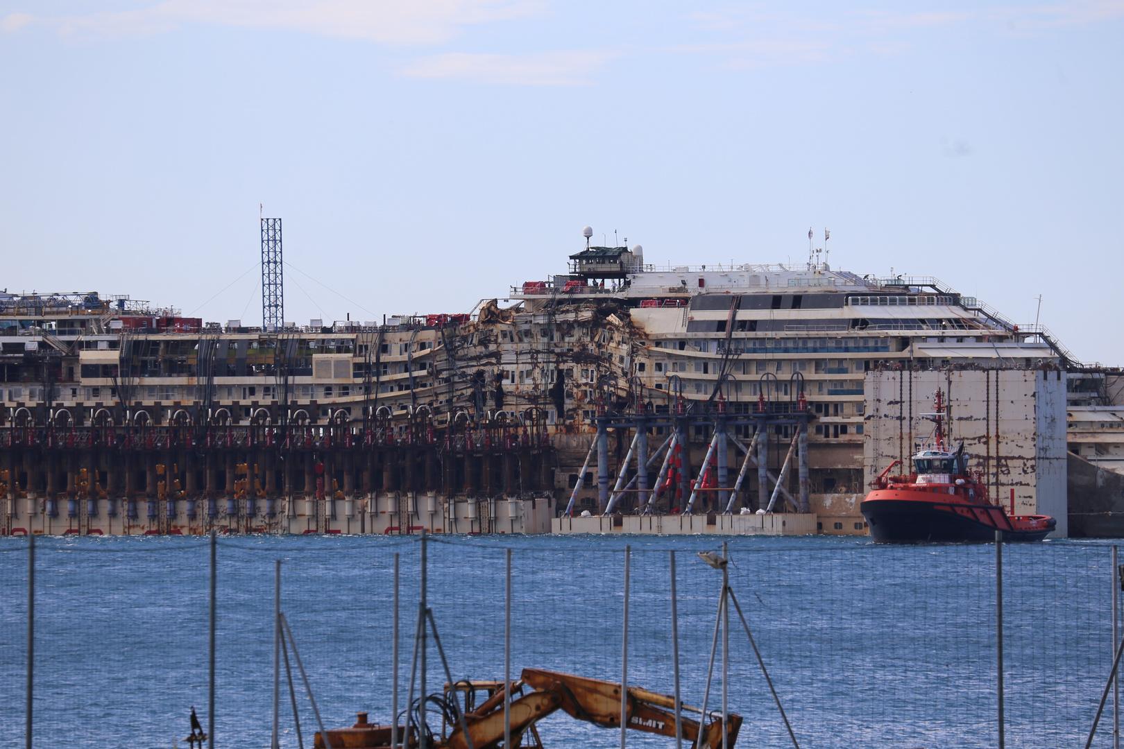 Costa Concordia im Hafen von Genova Voltri