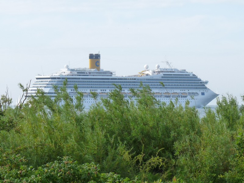 ...Costa Magica is leavin` Kiel...