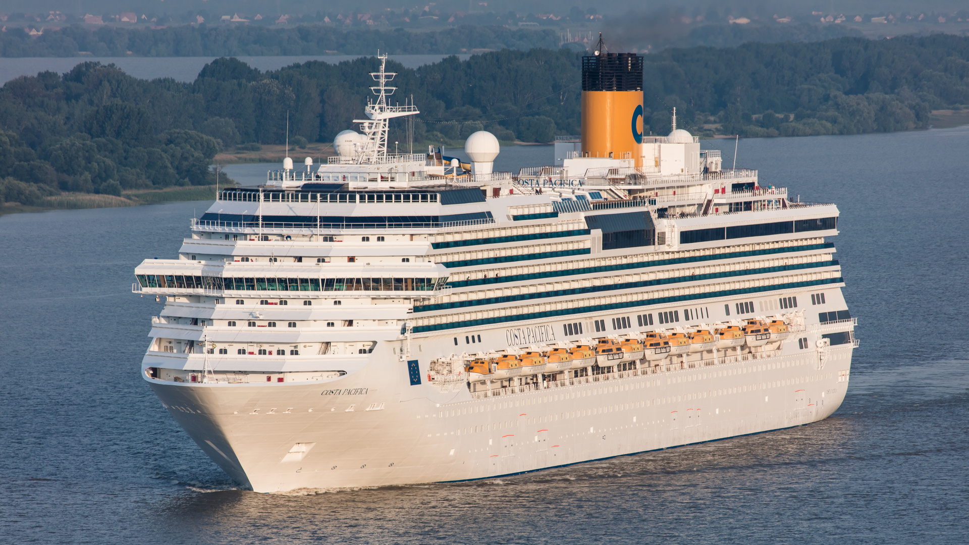 COSTA PACIFICA - auf der Elbe, Kurs Hamburg