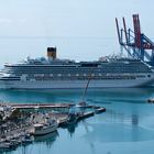 Costa Pacifica im Hafen von Malaga