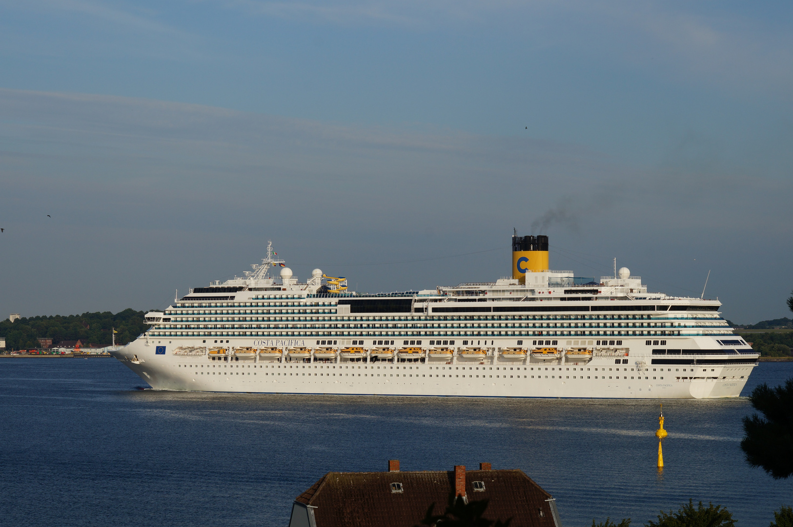 Costa Pacifica läuft in Kiel ein