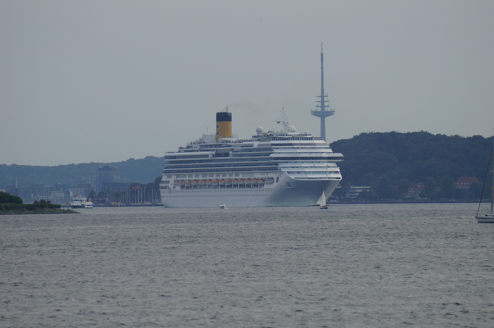 Costa Pacifica verläßt Kiel 20.07.2014