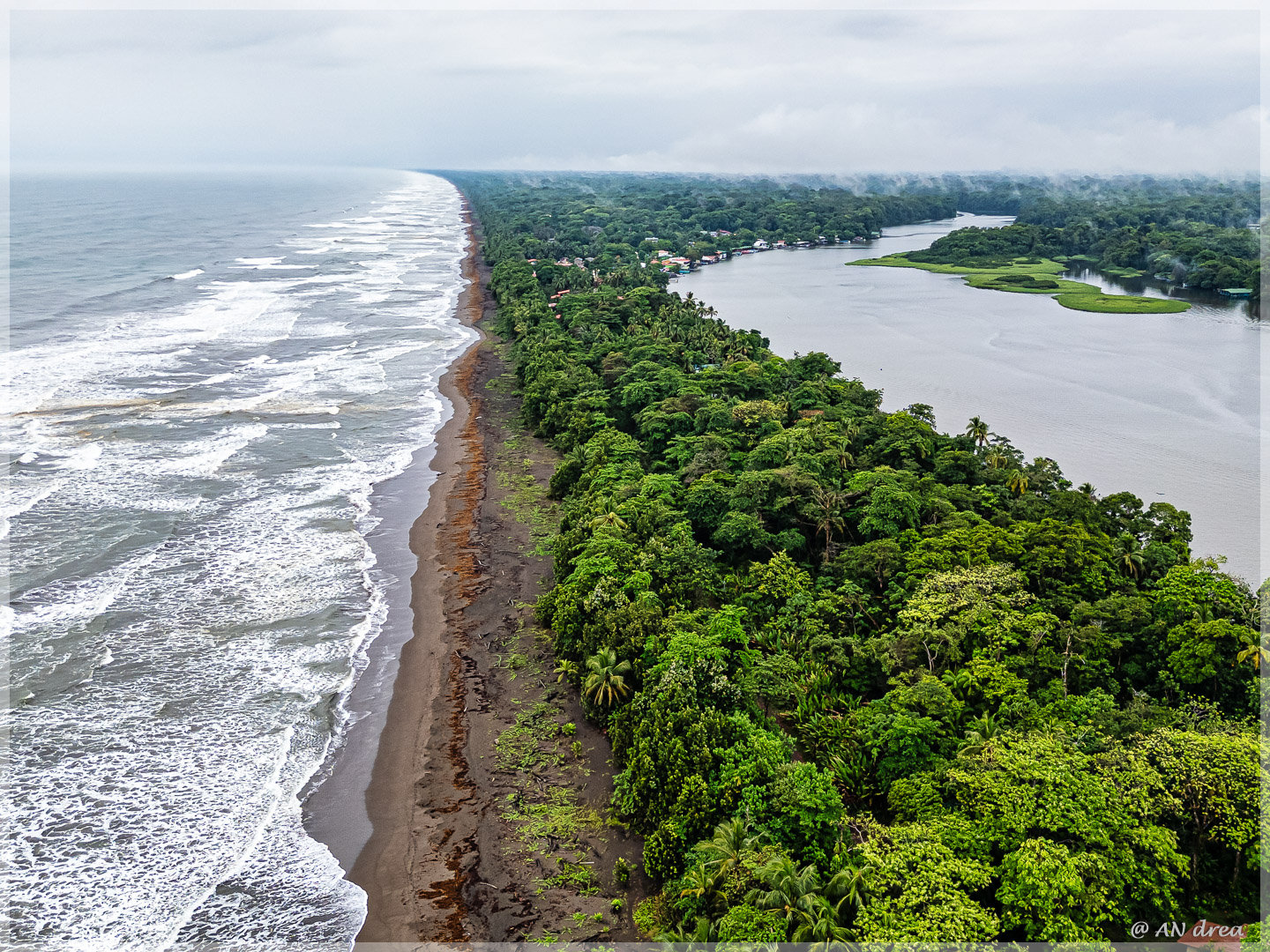 Costa Rica mit der Drohe Pacific Küste