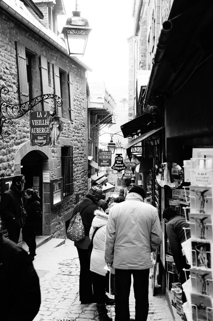 Cosy street (Mont Saint Michel)