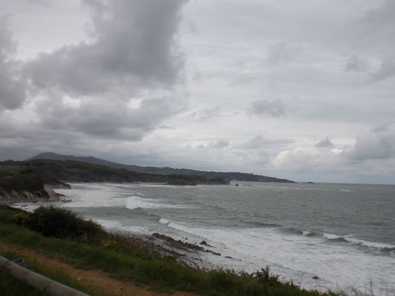 COTE BASQUE SOUS LES NUAGES