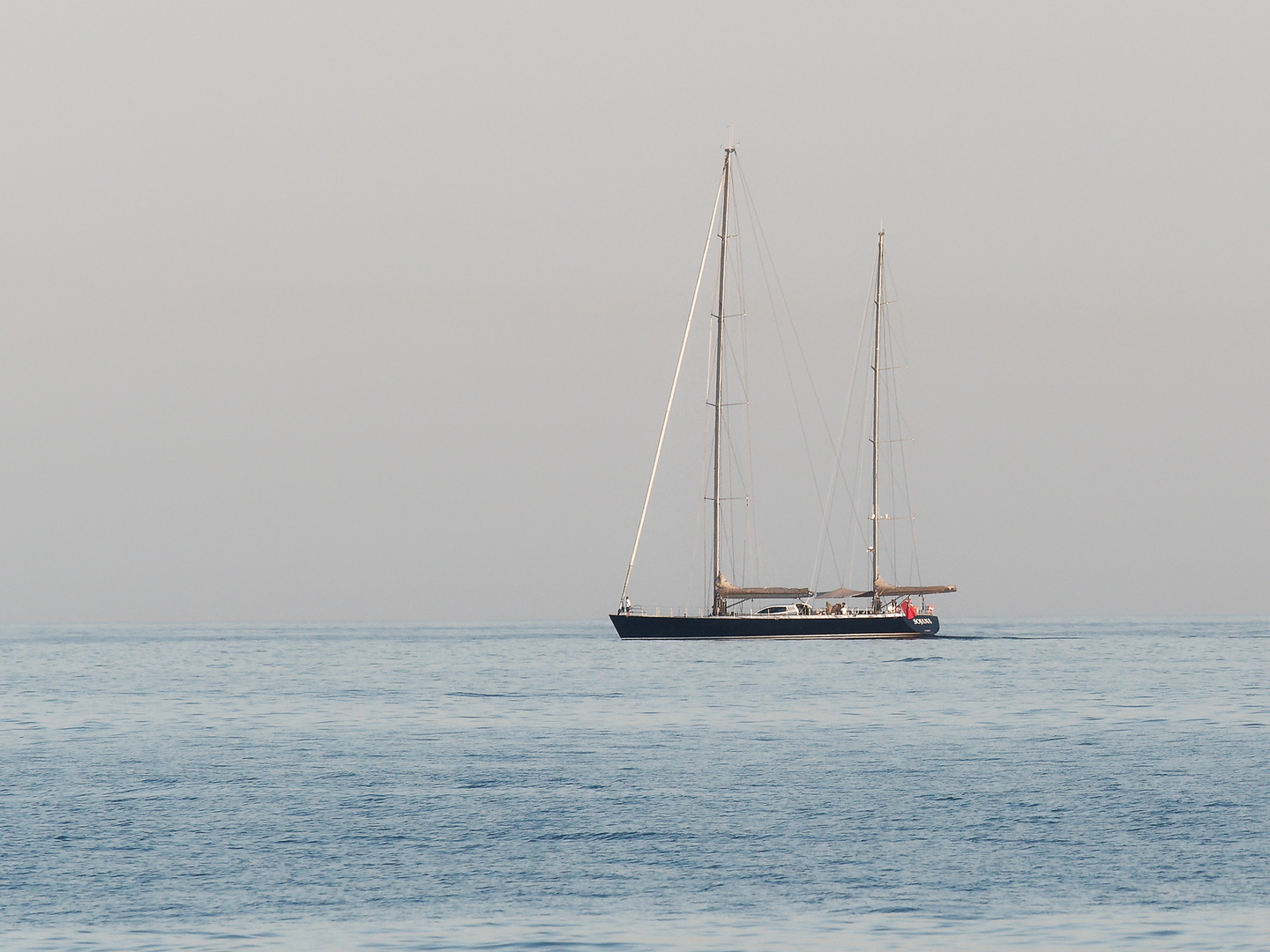 Cote d´Azur, Segeljacht im Abendlicht 