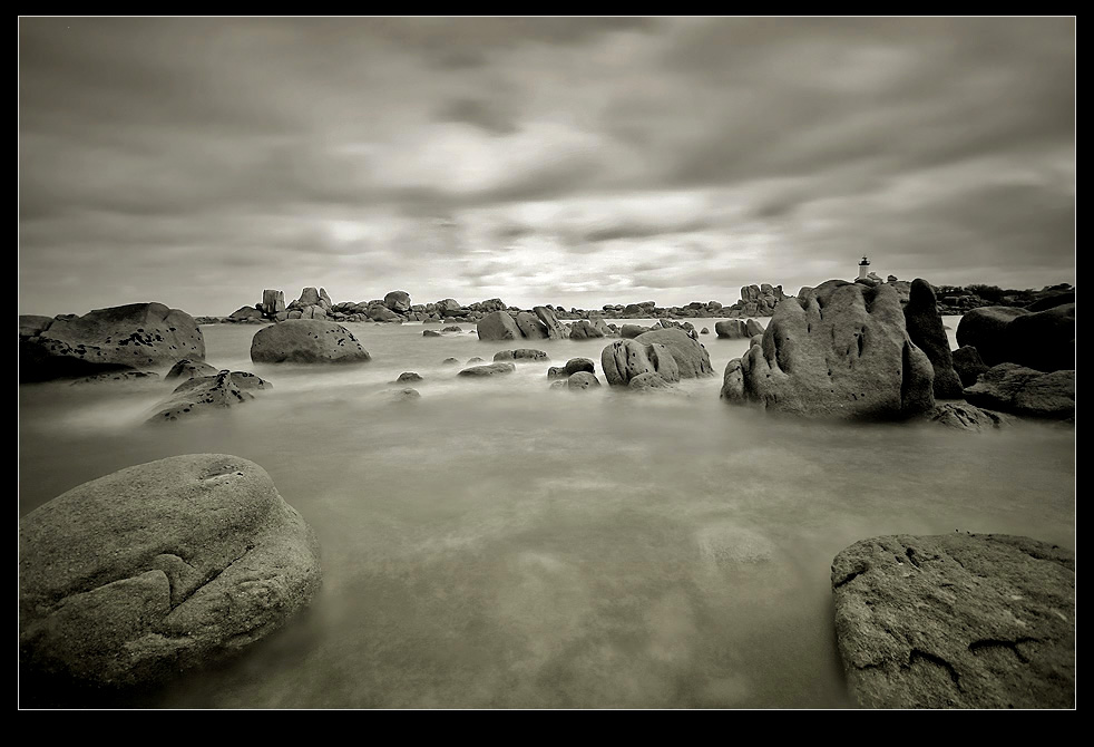 côte de beg pol / b&w