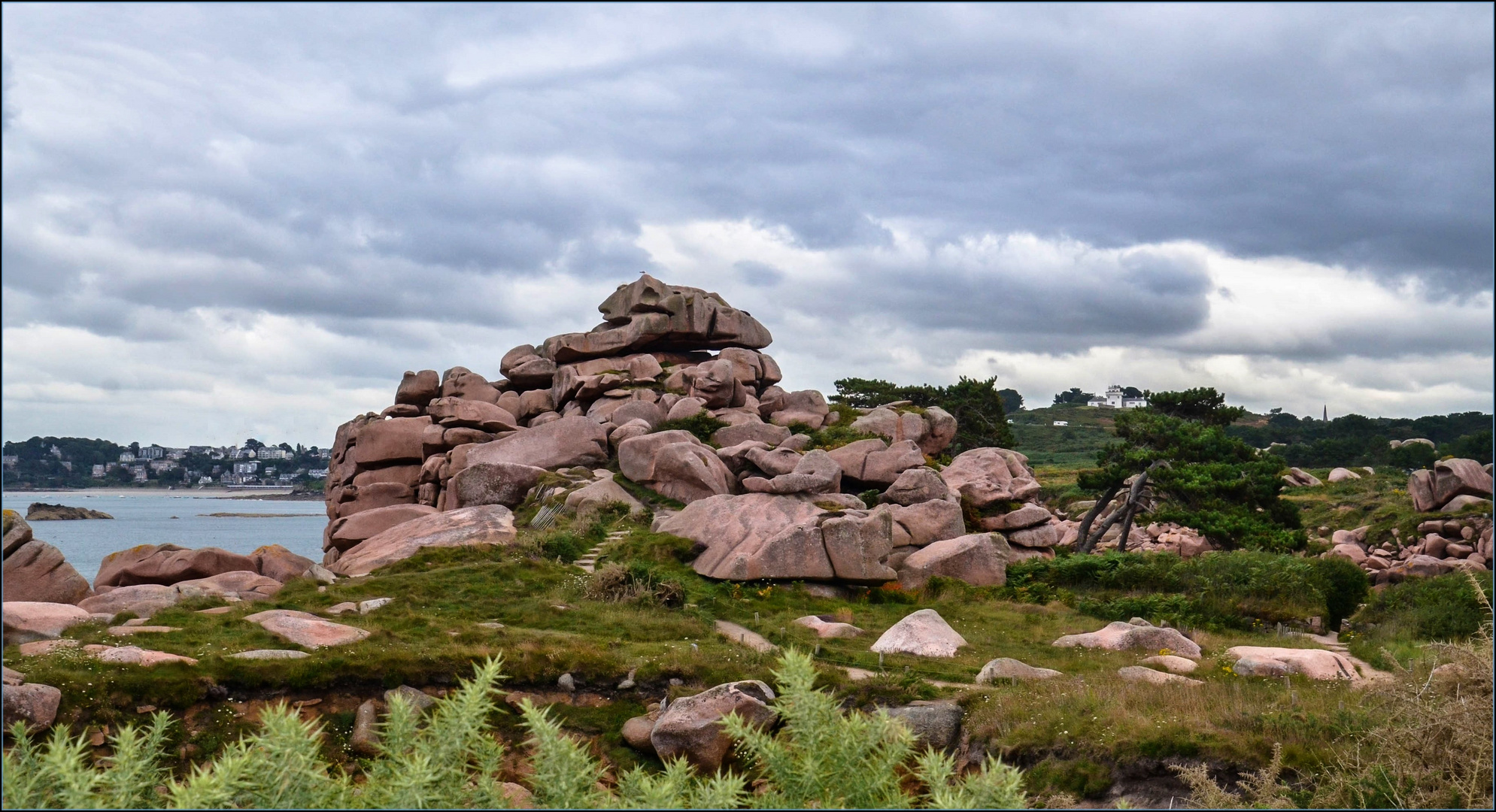 Côte de Granit Rose ...