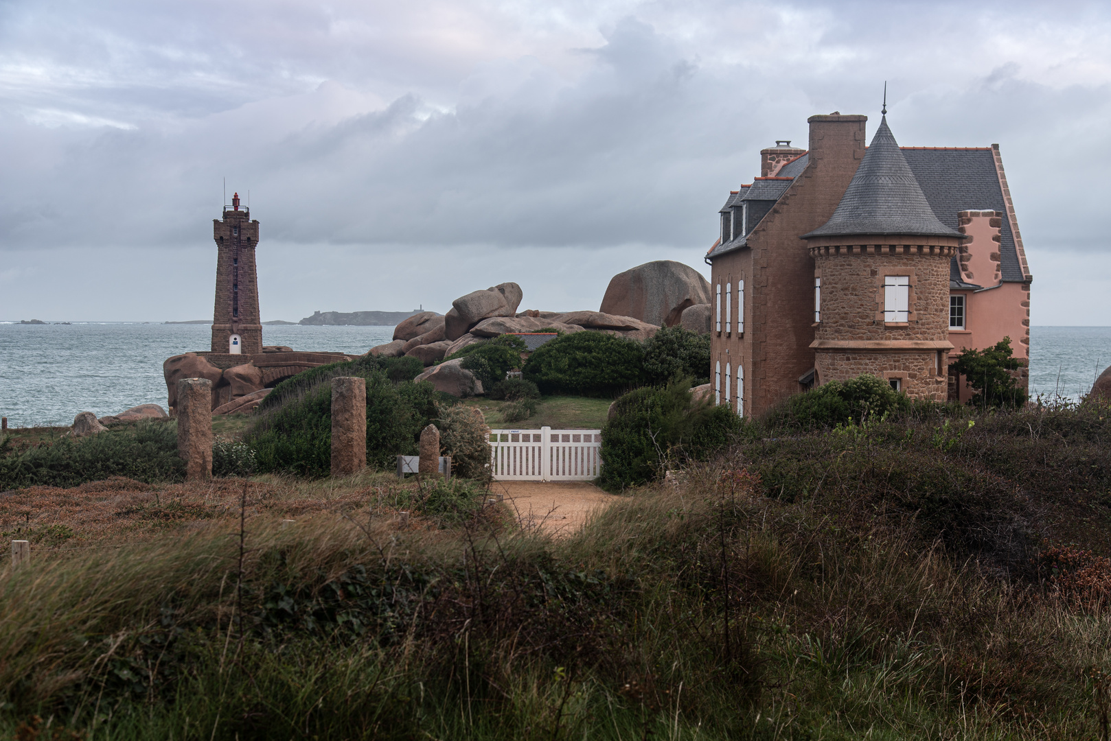 COTE DE GRANIT ROSE - Phare MEAN RUZ