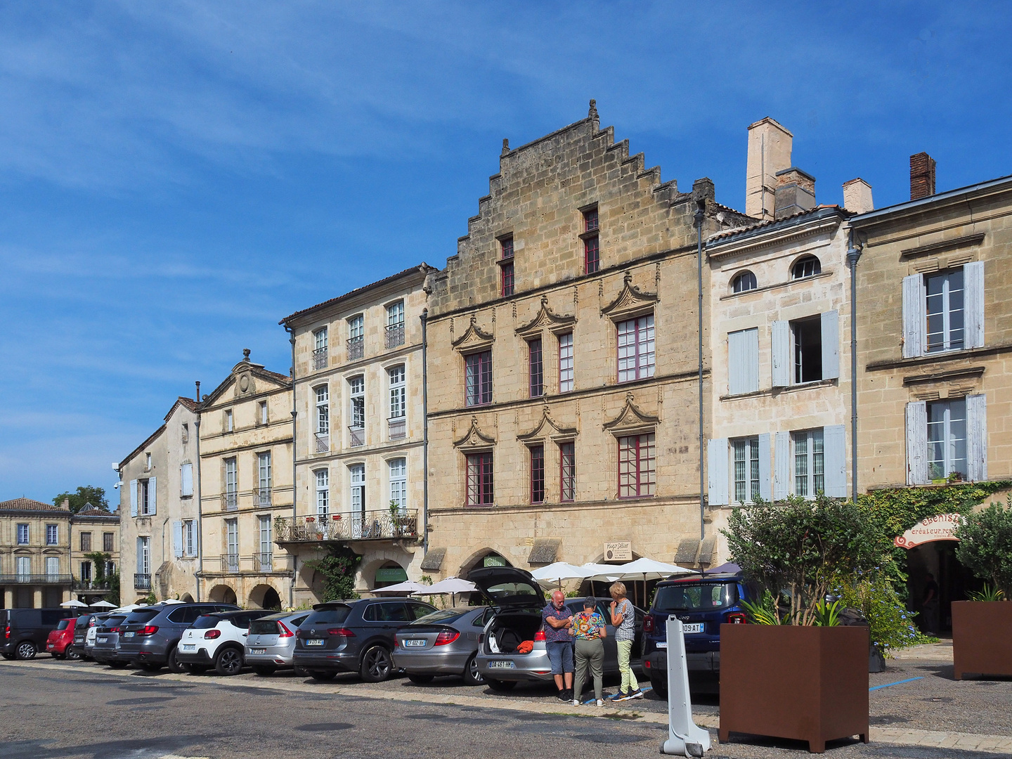 Côté nord de la Place de la Cathédrale