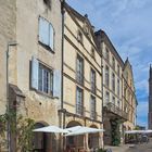 Côté nord de la place de la Cathédrale de Bazas