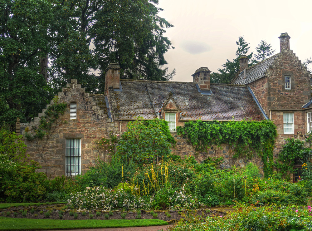 Cottage bei Cawdor Castle in den Highlands von Schottland