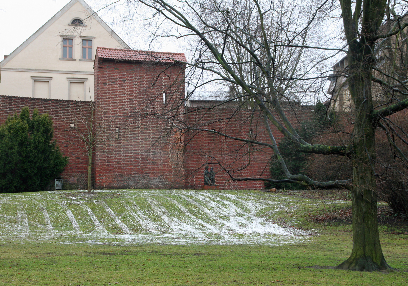 Cottbus: Am heutigen Morgen an der Stadtmauer in der Puschkinpromenade