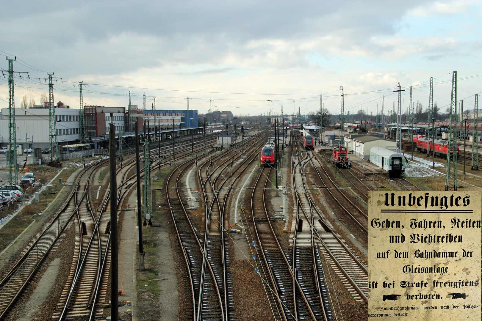 Cottbus: Blick von der Bahnhofsbrücke auf die Gleisanlagen des Bahnhofes