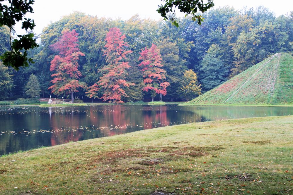 Cottbus, Branitzer Park Die Laub und Weinfärbung haben begonnen Foto