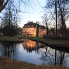 Cottbus, Branitzer Park: Die Nordseite des Schlosses nach Sonnenuntergang